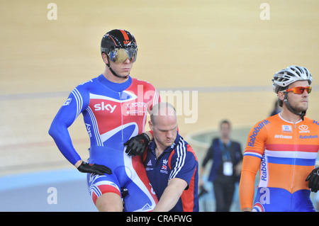 Sir Chris Hoy MBE zu Beginn der Sprint der Herren bei der UCI Track Cycling WM, London 2012 Velodrom. LOCOG Test-Event. Stockfoto