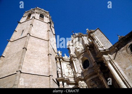 Bell Tower der Miguelete und die Puerta de Los Hierros, Kathedrale, Valencia, Spanien, Europa Stockfoto