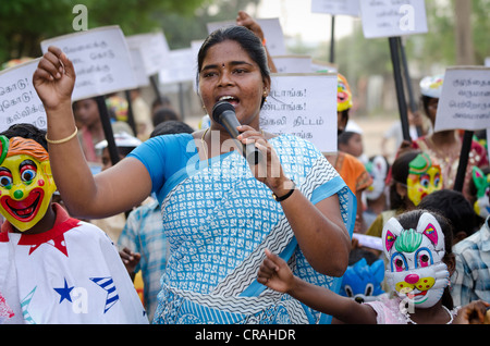 Frau anlässlich Kundgebung gegen Kinderarbeit, Karur, Tamil Nadu, Indien, Asien Stockfoto