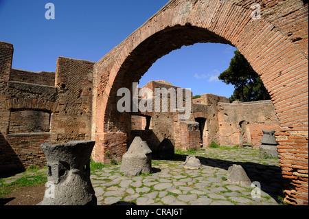 Italien, Rom, Ostia Antica, alte römische Bäckerei Stockfoto