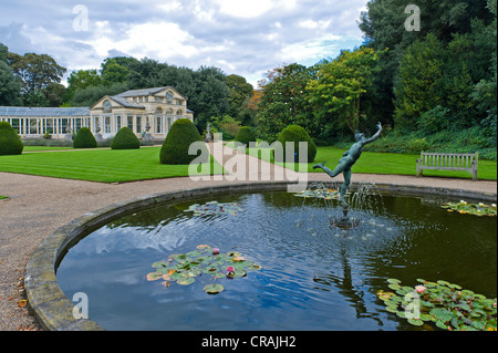 Hermes, Bote der Götter, Skulptur, Teich, Gewächshaus, diente als Vorbild für die Londoner Crystal Palace, Syon House, Familie Stockfoto