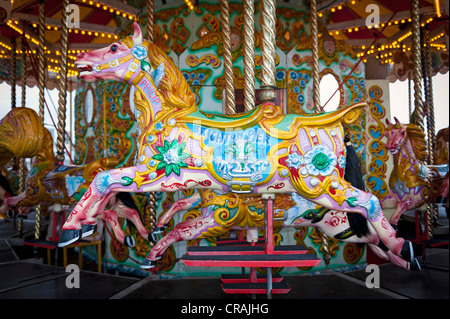 Karussell-Pferd auf ein altes Karussell, Seebad Brighton, Brighton Pier, England, Vereinigtes Königreich, Europa Stockfoto