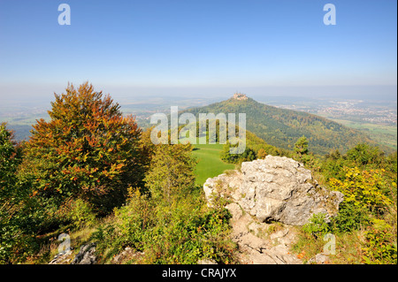 Blick von der beliebtes Touristenziel, Aussichtspunkt in Richtung Schaufelsen Zellerhorn Zur Burg Hohenzollern Castle Stockfoto