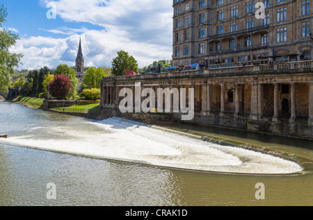 St Johns Evangelist-Kirche, Bad, genommen von der Pulteney-Brücke. Stockfoto