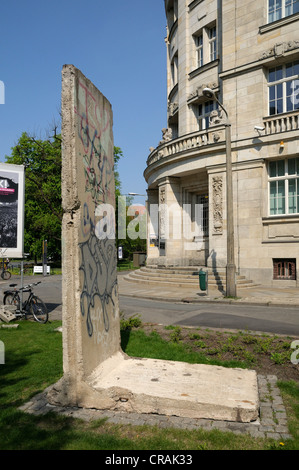 Segment der Berliner Mauer am Gebäude der ehemaligen Staatssicherheit, Leipzig, Sachsen, Deutschland, Europa Stockfoto