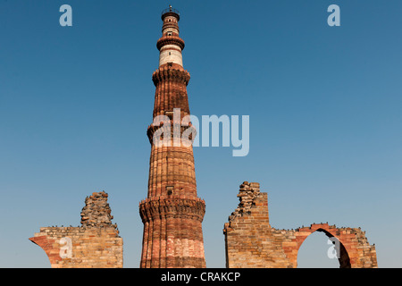 Qutb Minar Minarett, UNESCO-Weltkulturerbe, New Delhi, Nordindien, Indien, Asien Stockfoto