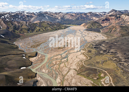 Luftaufnahme, Landmannalaugar Region mit den bunten Rhyolith Bergen, Grænagil Schlucht und den Joekulgilskvísl-Fluss Stockfoto