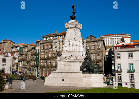 Statue von Infante D. Henrique oder Heinrich der Seefahrer auf der Praça Infante Platz in der Altstadt zum UNESCO-Weltkulturerbe Stockfoto