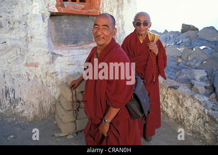 Mönche, Deskit Kloster oder Diskit Gompa, Hunder, Nubra Valley, Ladakh, indischen Himalaya, Jammu und Kaschmir, Nordindien Stockfoto