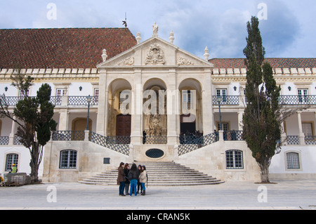 Eingang der historischen Universität Coimbra, Portugal, Europa Stockfoto