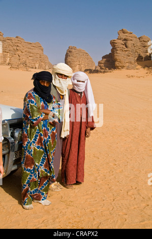 Native Tuareg in der Wüste, Tikoubaouine, Algerien, Afrika Stockfoto