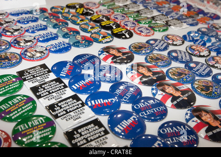 Politischen Buttons und Utensilien zum Verkauf an der Texas State Democratic Convention in Houston, Texas Stockfoto