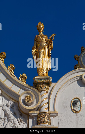 Statue auf der gilted Justizpalast, Altstadt von Brügge, UNESCO-Weltkulturerbe, West-Flandern, Flandern, Belgien Stockfoto