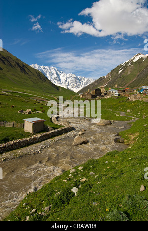 Historische Dorf von Ushguli, UNESCO-Weltkulturerbe, Swanetien Provinz, Georgien, Naher Osten Stockfoto