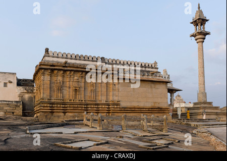 Jain-Tempel auf der Chandragiri-Hill, Sravanabelagola, Hassan Bezirk, Karnataka, Südindien, Indien, Asien Stockfoto