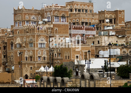 Ansicht der traditionellen Architektur in der Altstadt von Sana ' a, ein UNESCO-Weltkulturerbe. Stockfoto