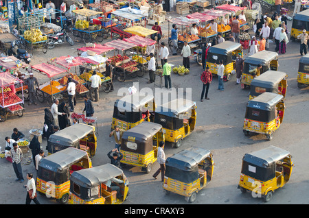 Motor-Rikschas, Charminar, Hyderabad, Andhra Pradesh, Indien, Asien Stockfoto