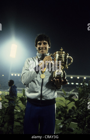 Seb Coe nach bricht den Weltrekord in der Meile von 3:47.33 in der 1981 Golden Mile, Brüssel Stockfoto