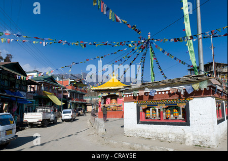 Gebetsmühlen im Zentrum von Tawang, Arunachal Pradesh, Indien, Himalaya, Asien Stockfoto