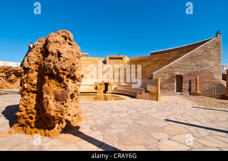 Amphitheater auf dem Strand Resort Corne d ' or, ehemalige Hochburg Tipasa, Algerien, Afrika Stockfoto