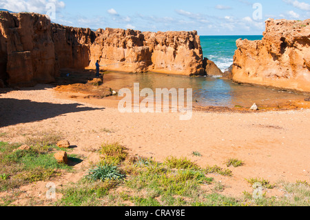 Der Sandstrand des Beach Resort Corne d ' or, ehemalige Hochburg Tipasa, Algerien, Afrika Stockfoto