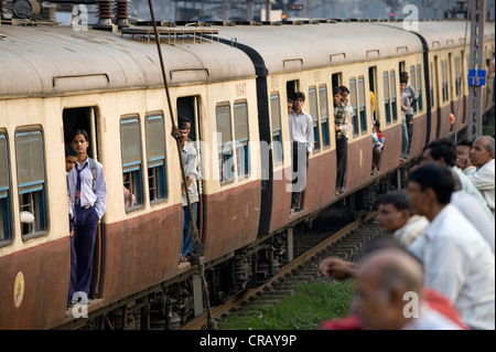 S-Bahn, Shibpur District, Howrah, Kalkutta, Westbengalen, Indien, Asien Stockfoto