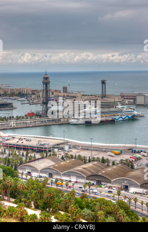 Blick auf Barcelona und das World Trade Center, Turm Torre Jaume I, AIDA Kreuzfahrt Schiff, Barcelona, Katalonien, Spanien, Europa Stockfoto