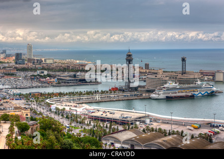 Blick auf Barcelona und das World Trade Center, Turm Torre Jaume I, AIDA Kreuzfahrt Schiff, Katalonien, Spanien, Europa Stockfoto