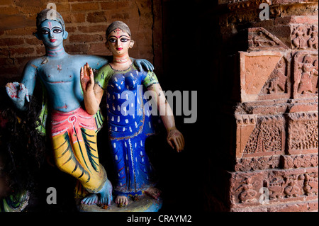 Radha und Krishna Figuren, Madan Mohan Terrakotta Tempel in Keshta Rai, Bishnupur, Bankura Bezirk, West Bengalen, Indien, Asien Stockfoto