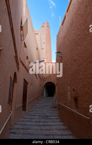 Schmale Gasse im Dorf Ghardaia am UNESCO-World Heritage Site von M'zab, Algerien, Afrika Stockfoto