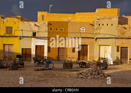 Mittelalterlichen Marktplatz in das kleine Dorf Beni Isguen am UNESCO-World Heritage Site M' zab, Algerien, Afrika Stockfoto