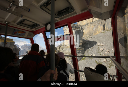 Das Piz Gloria gelangt man durch die Seilbahn Schilthorn bei Mürren, Schweiz. Piz Gloria wurde in einem James-Bond-Film verwendet. Stockfoto