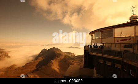 Das Piz Gloria gelangt man durch die Seilbahn Schilthorn bei Mürren, Schweiz. Piz Gloria wurde in einem James-Bond-Film verwendet. Stockfoto