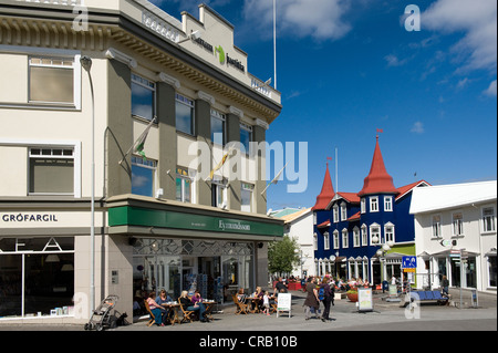 Innenstadt, in der Rückseite Cafe Blaa Kannan, Akureyri, Island, Island, Nordeuropa Stockfoto