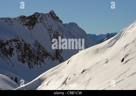 Schneebedeckte Gipfel im Bereich Nebelhorn Stockfoto