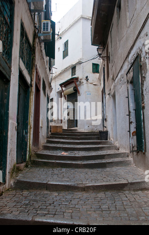 Kleine Gasse in der Casbah, UNESCO-Weltkulturerbe Altstadt Algiers, Algerien, Afrika Stockfoto