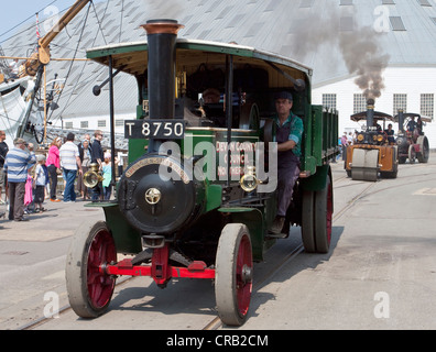 Dampf-Kundgebung am Chatham Dockyard.  Parade der Dampf-Lokomobile.  Chatham Kent England UK Stockfoto