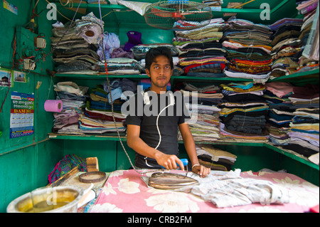 Ein Bügeleisen/-Brett Mann, Dhaka, Bangladesch, Asien Stockfoto