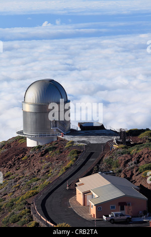 Blick über die Wolkendecke mit Nordic Optical Telescope Sternwarte, astronomische Fernrohr, Roque de Los Muchachos Observatorium Stockfoto