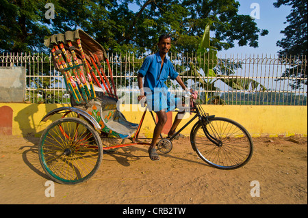 Rikscha-Fahrer, Agartala, Tripura, Nordost-Indien, Indien, Asien Stockfoto