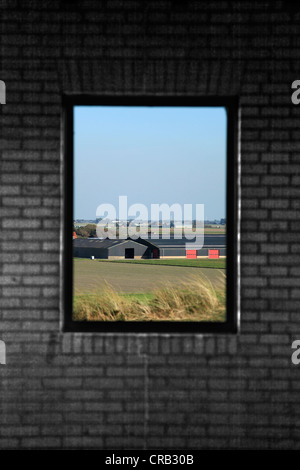 Blick durch ein Fenster, Landschaft, Bauernhof, Julianadorp, Den Helder, Nordholland, Holland, Niederlande, Europa Stockfoto