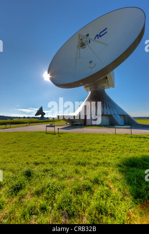 Sat-Schüssel, Raisting Satellite Earth Station, Boden station, Satelliten-Kommunikation, Oberbayern, Deutschland, Europa Stockfoto