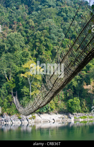 Extrem lange Hängebrücke Suspension hergestellt aus Bambus, entlang, Arunachal Pradesh, North East India, Indien, Asien Stockfoto