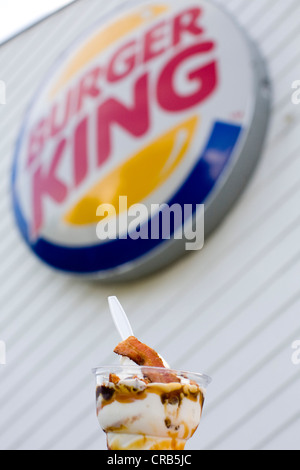 Ein Burger King Speck Eisbecher. Stockfoto