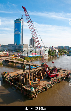 Baustelle für eine neue Brücke über den Fluss Songhua River, Harbin, Heilongjiang, China, Asien Stockfoto