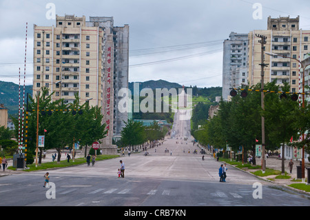 Autofreie Straßen und kommunistischen Wohngebäude in Kaesong, Nord Korea, Asien Stockfoto