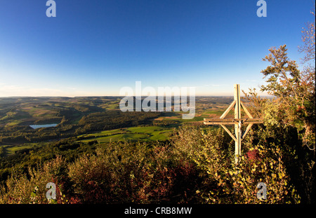 Blick vom Hohenstoffeln Berg in Richtung Hohenhewen Berg, See Binninger siehe links, Konstanz Bezirk Hegau-region Stockfoto