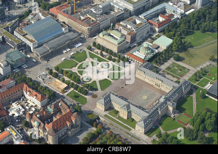 Luftaufnahme, Schlossplatz quadratisch mit Neues Schloss, neues Schloss und Koenigsbaupassagen, Altes Schloss, altes Schloss, links unten Stockfoto