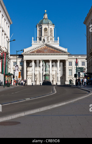 Place Royale, Kirche Saint-Jacques-Sur-Coudenberg mit Statue von Godefroid de Bouillon, Brüssel, Brabant, Belgien Stockfoto