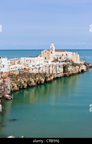 Altstadt von Vieste, mit Blick auf die Kathedrale von Vieste, Gargano, Foggia, Apulien, Apulien, Süditalien, Italien Stockfoto